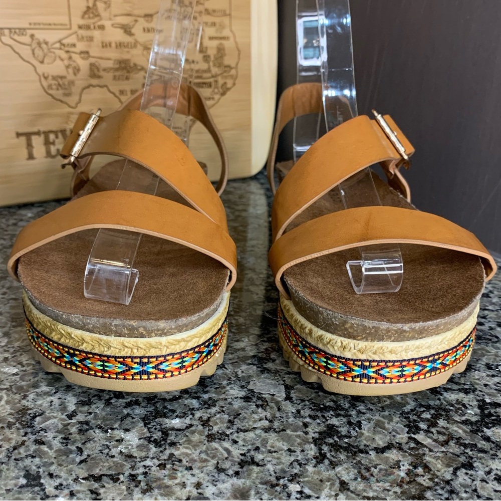 BAMBOO Lacey Tan Flatform Sandals Size 5 1/2 - Picture 3 of 10